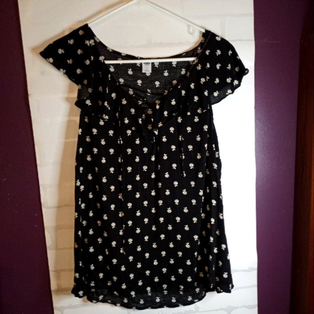 NWOT Old Navy  Large Gorgeous Flirty Black White Floral Sleeveless Blouse